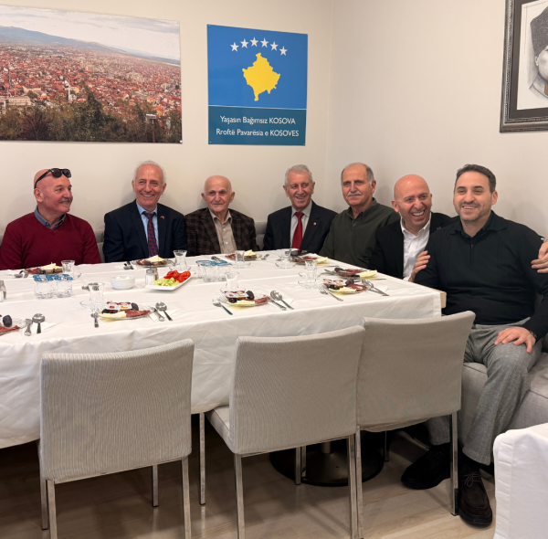 KOSOVA PRİZRENLİLER DERNEĞİ İFTAR PROGRAMINDA GÖNÜL SOFRALARINDA BULUŞTUK. KOSOVA PRİZRENLİLER DERNEĞİ’NİN İSTANBUL’DAKİ GENEL MERKEZİNDE DÜZENLENEN İFTAR PROGRAMINA, YÖNETİM KURULU BAŞKANIMIZ HIFZI KURUŞA KATILIM SAĞLAMIŞTIR.