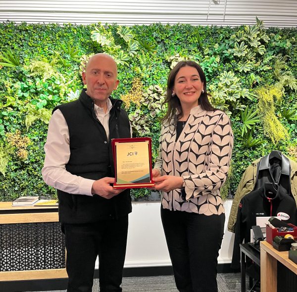 GENÇ LİDERLER VE GİRİŞİMCİLER JCI DERNEĞİ ANKARA ŞUBE BAŞKANI’NDAN YÖNETİM KURULU BAŞKANIMIZ HIFZI KURUŞA’YA ZİYARET..