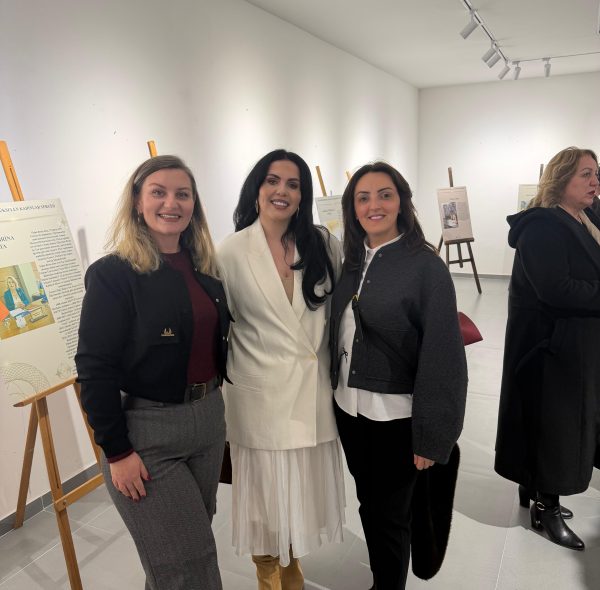 KENDİ IŞIĞINDA YÜKSELEN KADINLARIMIZLA KOSOVA’DA GÜÇLÜ TEMASLAR KURUYOR, SINIRLARIN ÖTESİNDE, AYNI SOFRADA VE AYNI DUYGUDA BULUŞMAYA DEVAM EDİYORUZ.