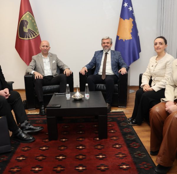 KOSOVA İLE DİPLOMATİK TEMASLAR GÜÇLENİYOR. SAVUNMA BAKAN YARDIMCISI SN.ENİS KERVAN’A HAYIRLI OLSUN ZİYARETİNDE BULUNDUK.