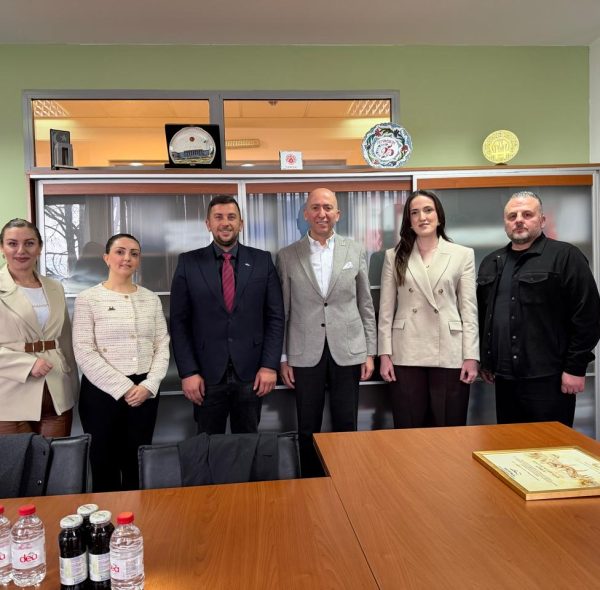 KDTP MİLLETVEKİLLERİ SN. ERGÜL MAZREK VE SN.FATMA TAÇİ’YE HAYIRLI OLSUN ZİYARETİNDE BULUNDUK.